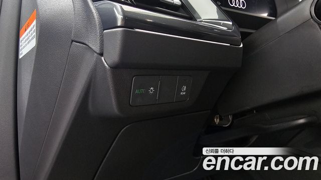 Audi Q4 e-tron 2025 — photo 27
