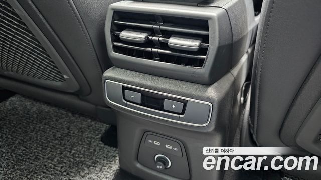 Audi Q4 e-tron 2025 — photo 30
