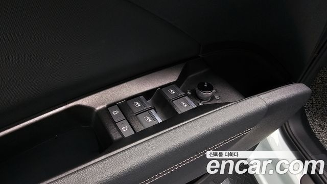 Audi Q4 e-tron 2025 — photo 32