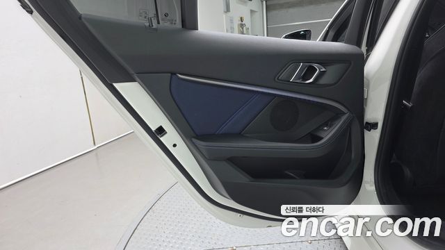 BMW 1-Series 2020 — photo 15