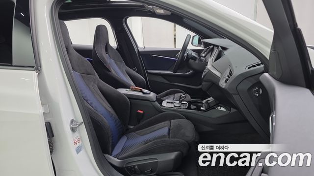 BMW 1-Series 2020 — photo 16