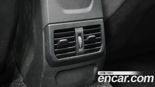 BMW 1-Series 2020 — photo 28