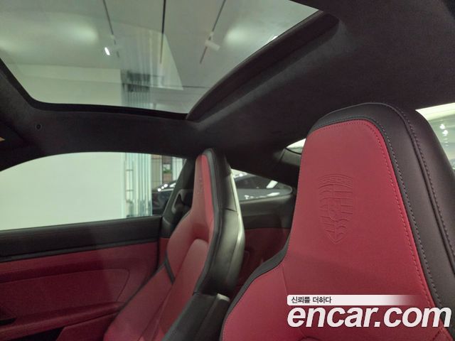 Porsche 911 2025 — photo 17