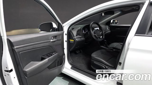 Hyundai AVANTE 2016 — photo 10