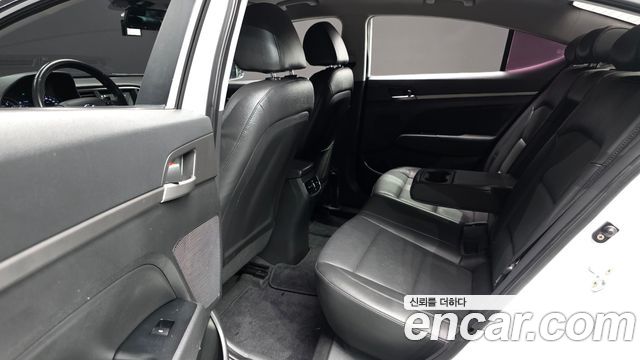 Hyundai AVANTE 2016 — photo 11