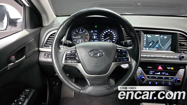 Hyundai AVANTE 2016 — photo 12