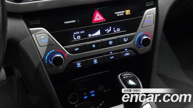 Hyundai AVANTE 2016 — photo 18