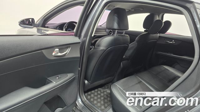 Kia K3 2019 — photo 27