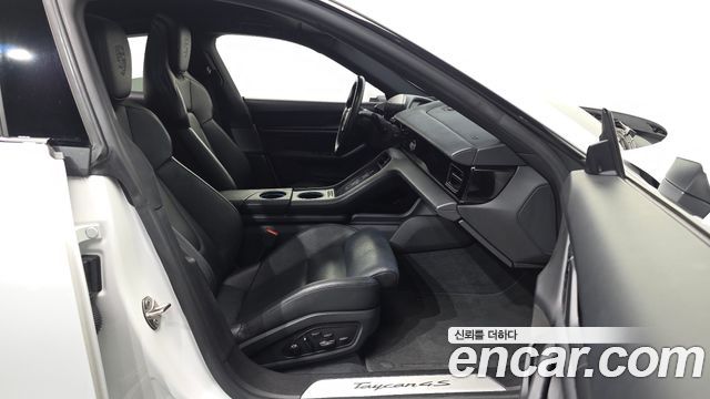 Porsche Taycan 2021 — photo 11