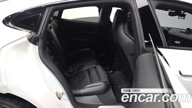 Porsche Taycan 2021 — photo 12