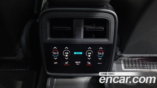 Porsche Taycan 2021 — photo 18
