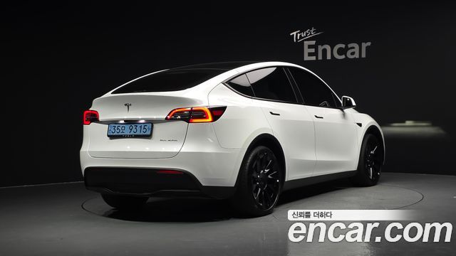Tesla Model Y 2024 — photo 2