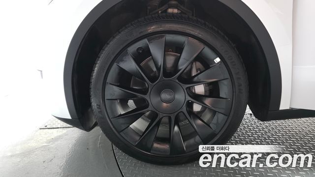 Tesla Model Y 2024 — photo 5