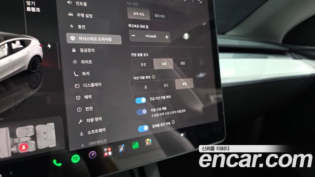 Tesla Model Y 2024 — photo 21