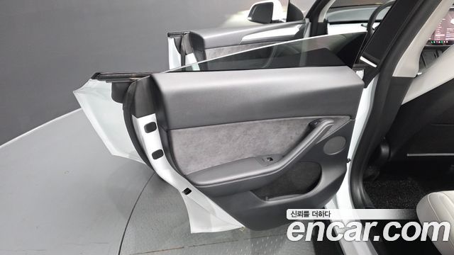 Tesla Model Y 2024 — photo 14