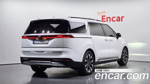 Kia Canival 2021 — photo 2