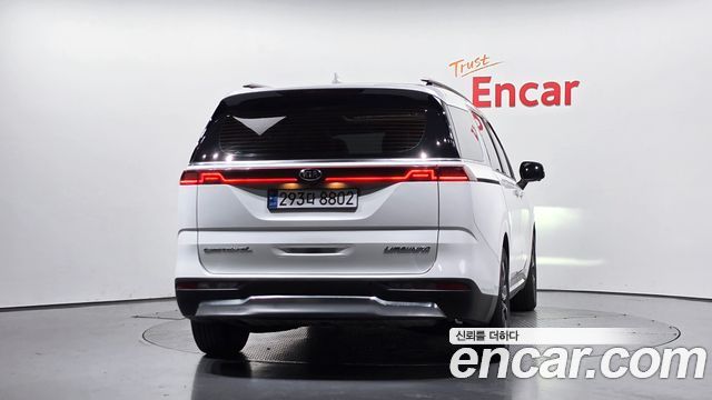 Kia Canival 2021 — photo 4