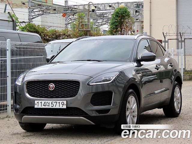 Jaguar E-PACE 2019 — photo 2