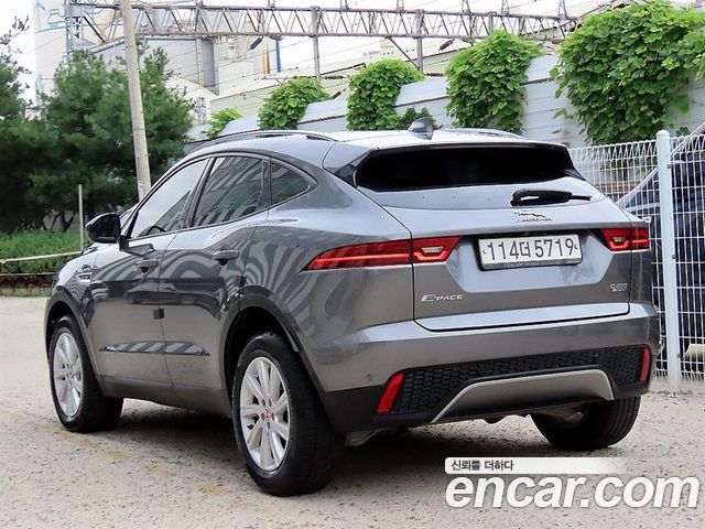 Jaguar E-PACE 2019 — photo 3