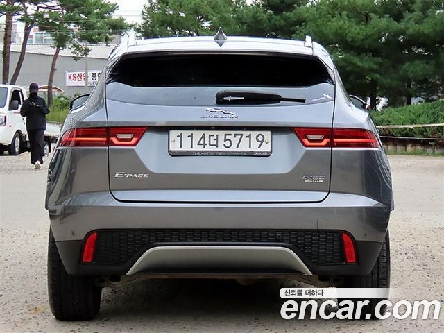 Jaguar E-PACE 2019 — photo 4