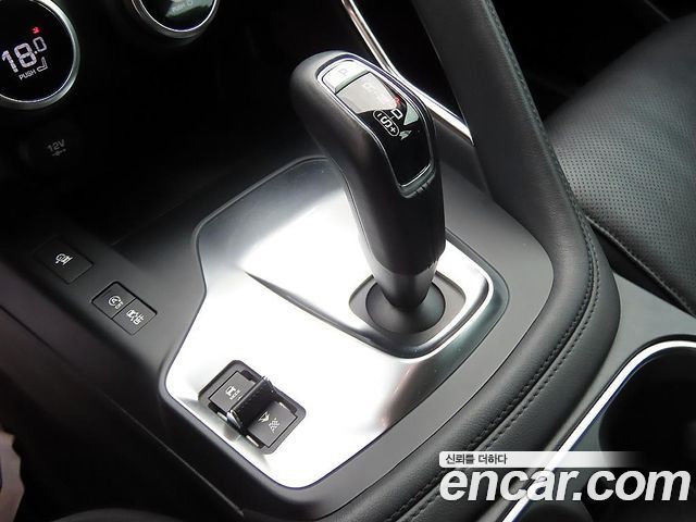 Jaguar E-PACE 2019 — photo 10
