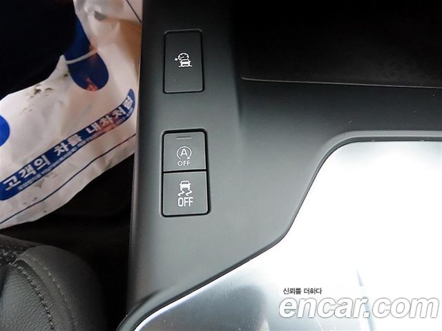 Jaguar E-PACE 2019 — photo 12