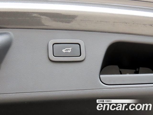 Jaguar E-PACE 2019 — photo 16