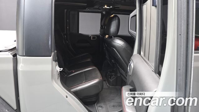 Jeep Gladiator 2023 — photo 18