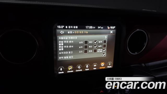 Jeep Gladiator 2023 — photo 22