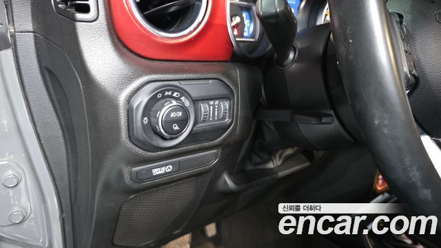 Jeep Gladiator 2023 — photo 25