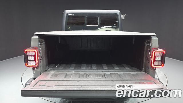 Jeep Gladiator 2023 — photo 26