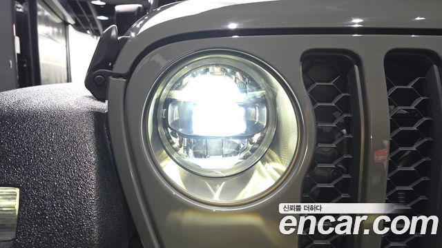 Jeep Gladiator 2023 — photo 8