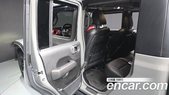 Jeep Gladiator 2023 — photo 16