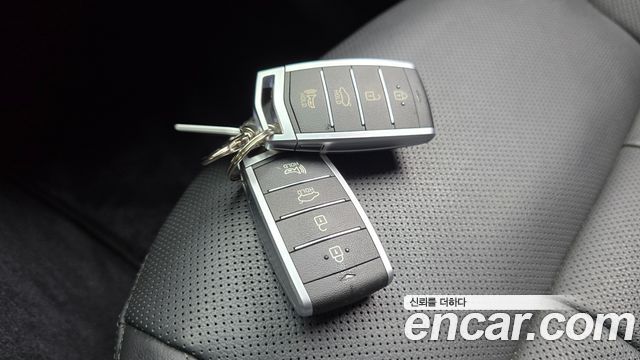 Genesis G80 2018 — photo 15