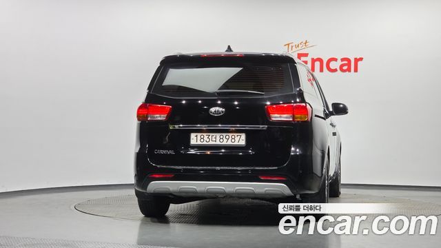Kia Canival 2018 — photo 4