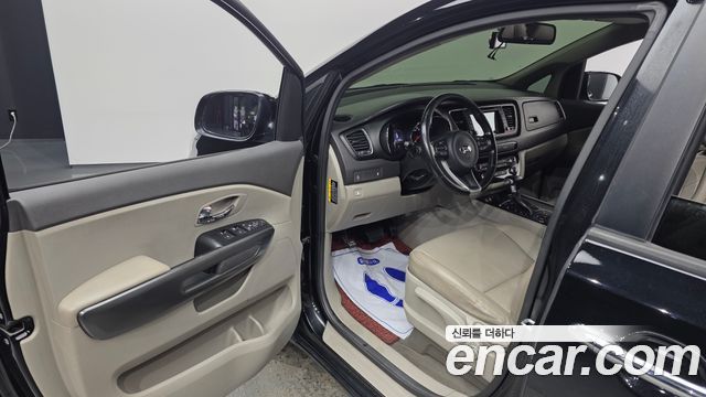 Kia Canival 2018 — photo 10