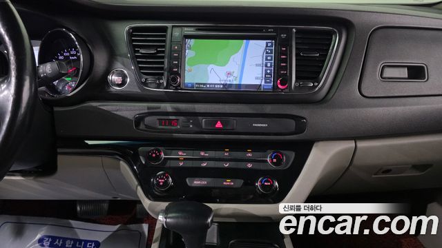 Kia Canival 2018 — photo 16