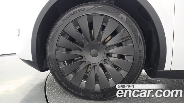 Tesla Model Y 2024 — photo 5