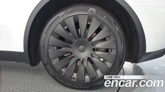 Tesla Model Y 2024 — photo 7