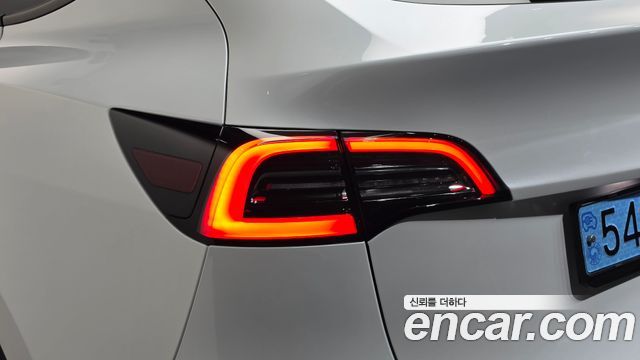 Tesla Model Y 2024 — photo 9