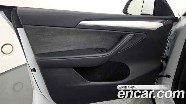Tesla Model Y 2024 — photo 14