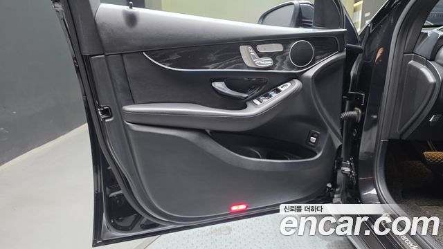 Mercedes-Benz GLC-Class 2019 — photo 14