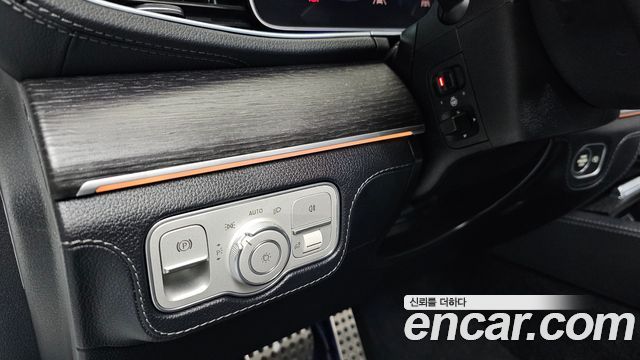 Mercedes-Benz GLS-Class 2022 — photo 20