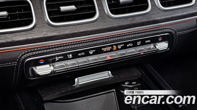 Mercedes-Benz GLS-Class 2022 — photo 28