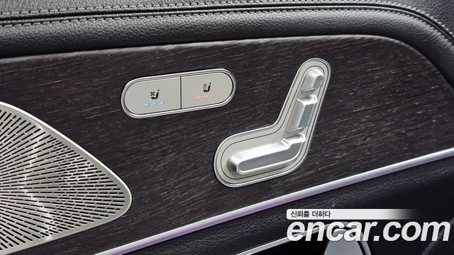 Mercedes-Benz GLS-Class 2022 — photo 32