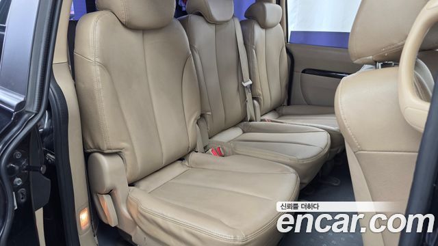 Kia Canival 2012 — photo 17