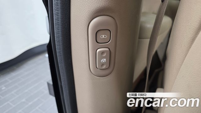 Kia Canival 2012 — photo 24