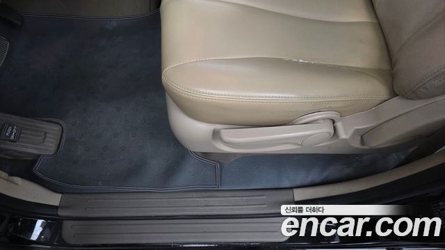 Kia Canival 2012 — photo 31