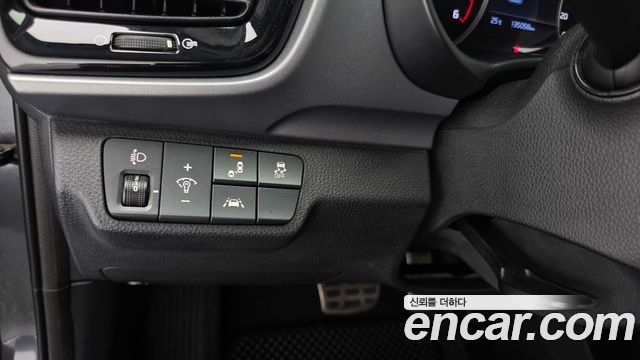 Kia Stonic 2018 — photo 24