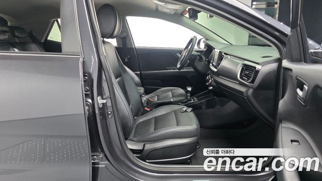 Kia Stonic 2018 — photo 16